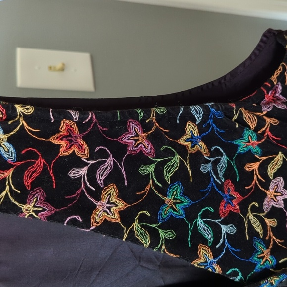 VTG embroidered vest. Size sm-med. - Picture 2 of 4